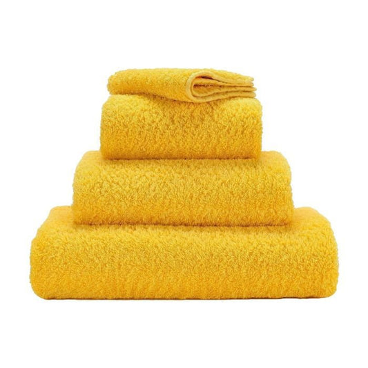 Luxusní ručník z egyptské bavlny v sytém žlutém odstínu Banane Super Pile Abyss & Habidecor Waterfall Bathrooms
