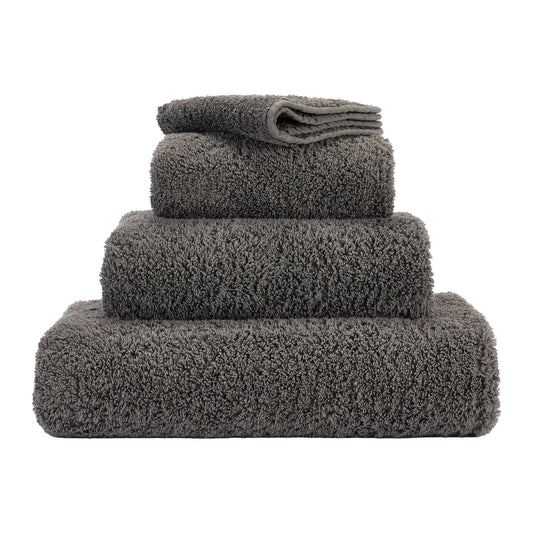 Luxusní ručník z egyptské bavlny v elegantním středně šedém odstínu Gris Super Pile Abyss & Habidecor Waterfall Bathrooms