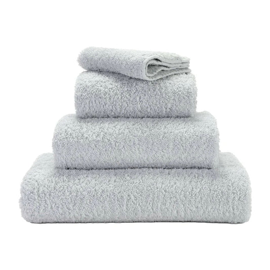 Luxusní ručník z egyptské bavlny v jemném perlově šedém odstínu Perle Super Pile Abyss & Habidecor Waterfall Bathrooms