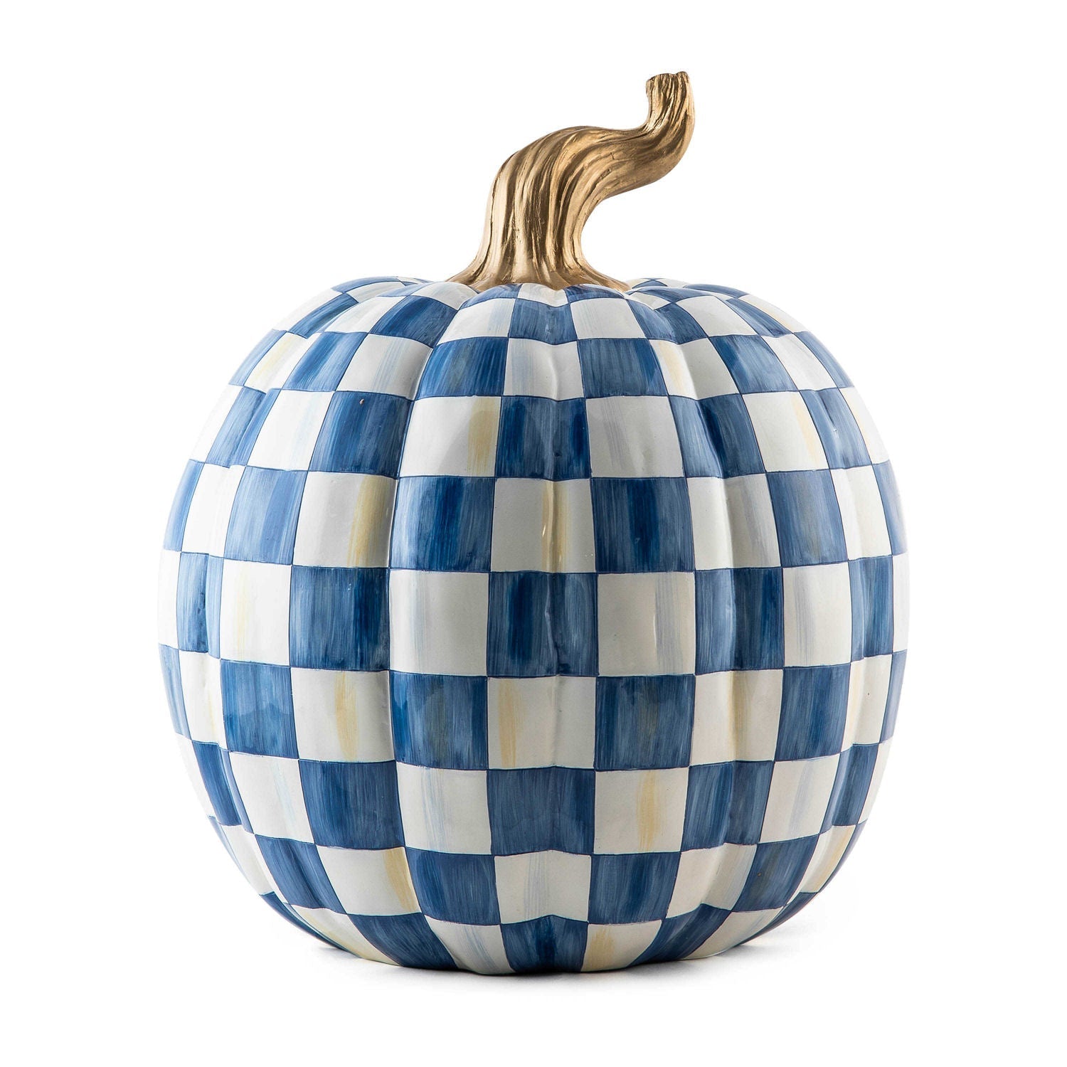 Velká dýně Royal Check (Halloweenská dekorace) od MacKenzie-Childs, ručně malovaná, modro-bílý kostkovaný vzor Royal Check, stonek se zlatým listem, Waterfall Bathrooms.

